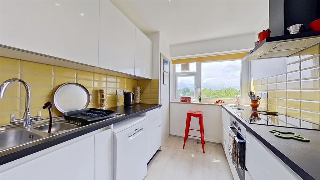 Property photo 2 of 13 Skipsea-House-Wandsworth-London-Sw18-06042026_1446