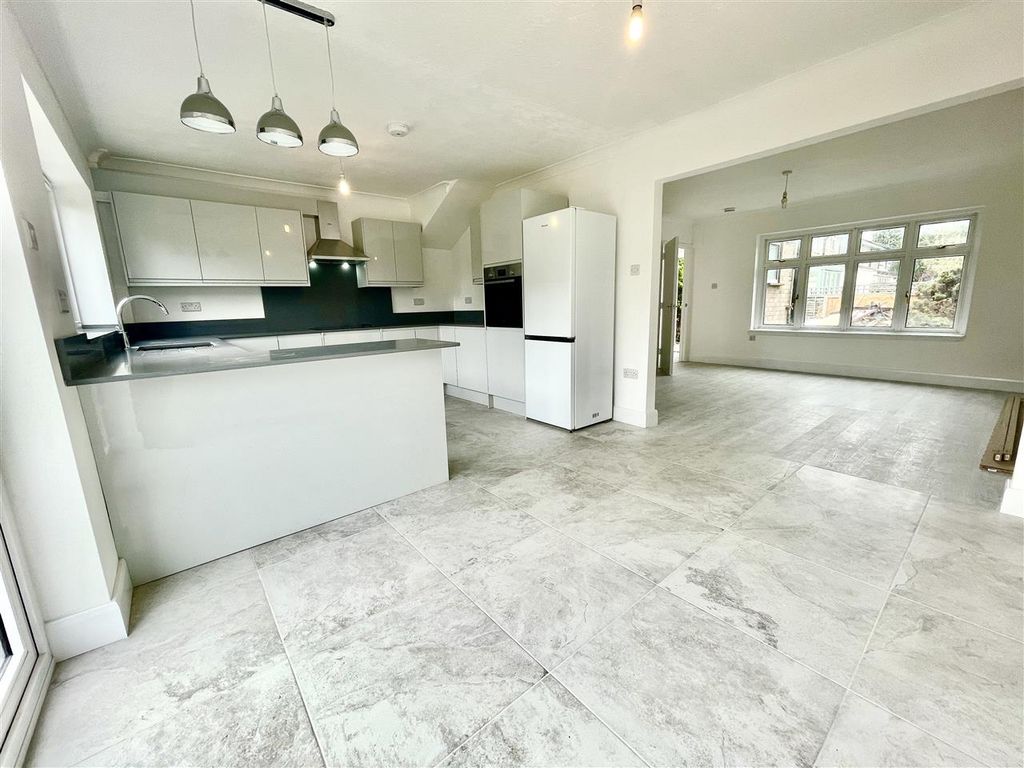 Property photo 3 of 10 Location: