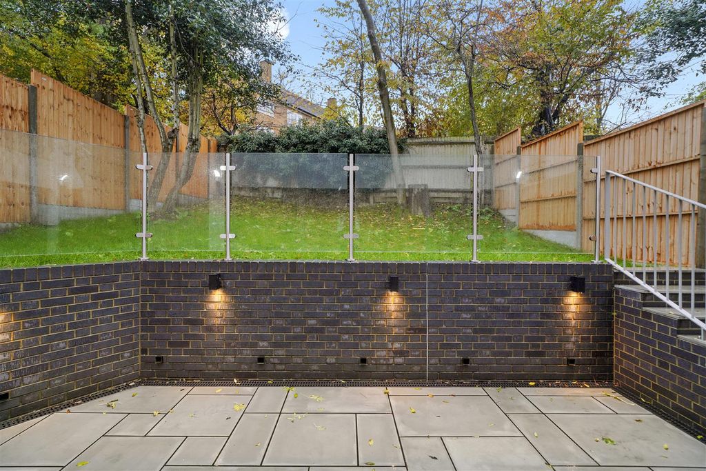 Property photo 3 of 17 1 Acorn Close - Vygrb3Y9Lq5Zfdtnn29F.Jpg