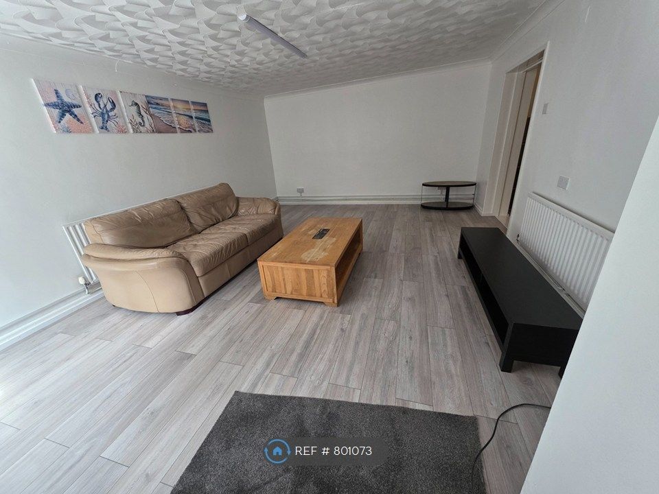 Property photo 2 of 8 Huge Lounge