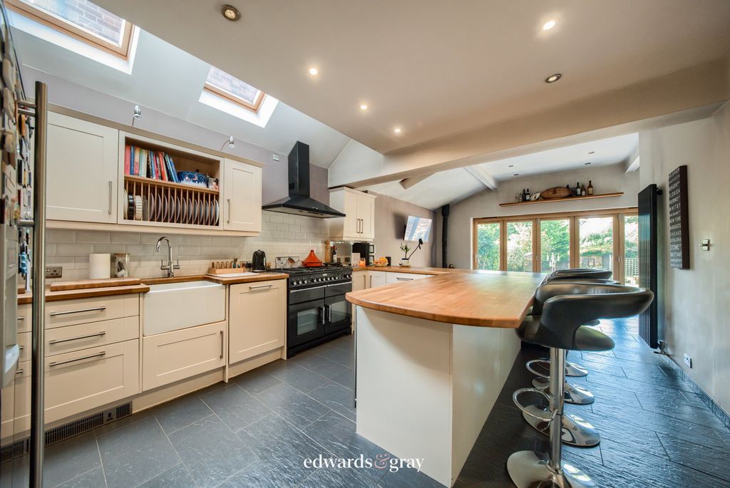 Property photo 2 of 33