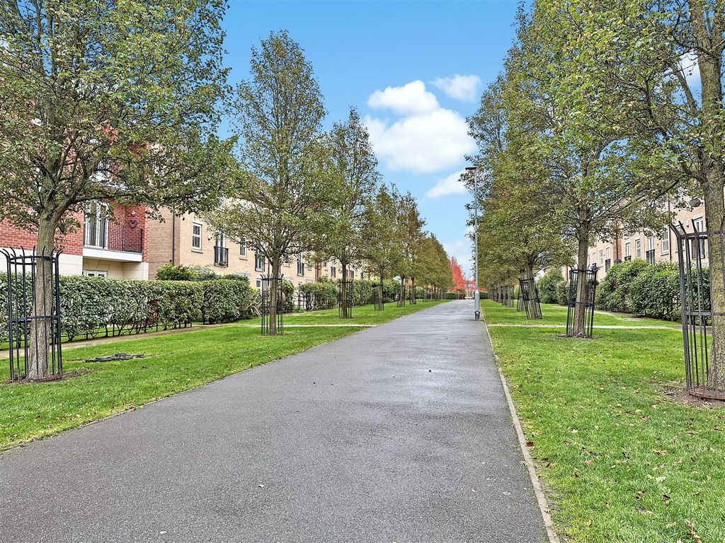Property photo 3 of 13 Lovely Tree-Lined Location 304
