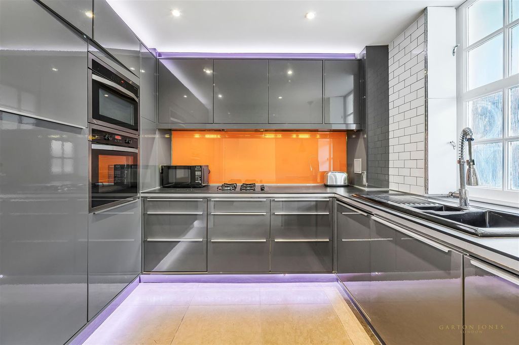 Property photo 2 of 7 Kitchen.Jpg