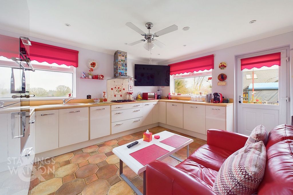 Property photo 3 of 24