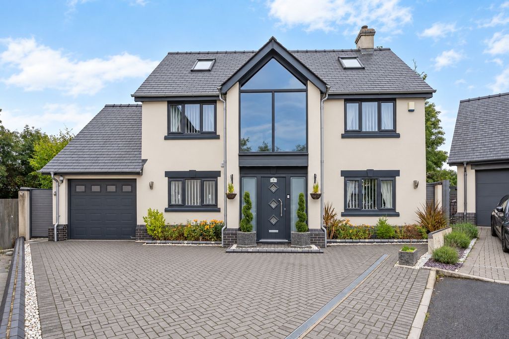 Property photo 1 of 33