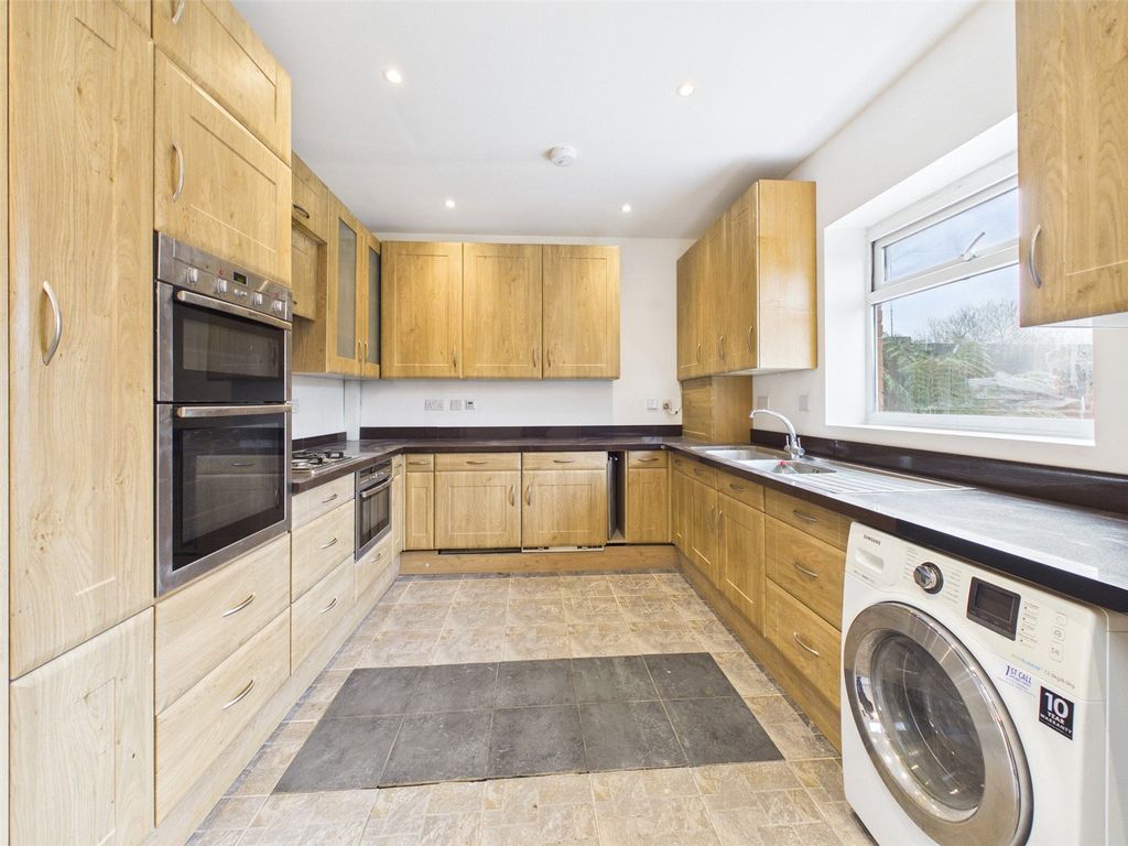 Property photo 2 of 11 Picture No. 13