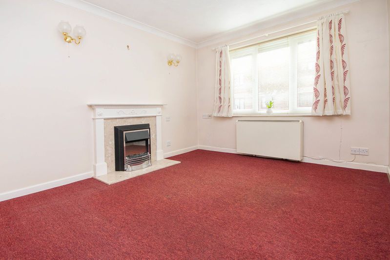 Property photo 3 of 11 Lounge