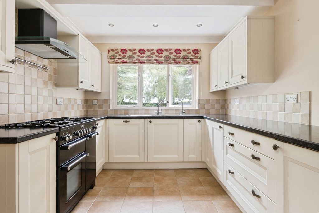 Property photo 2 of 34 Pbox-Img.Jpg