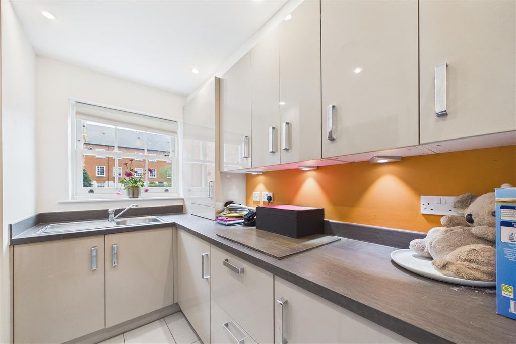 Property photo 3 of 23 Cam01894G0-Pr0281-Still008.Jpg