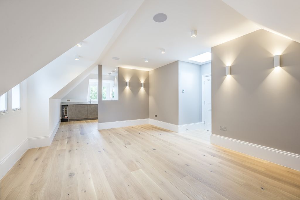 Property photo 3 of 12 Lounge