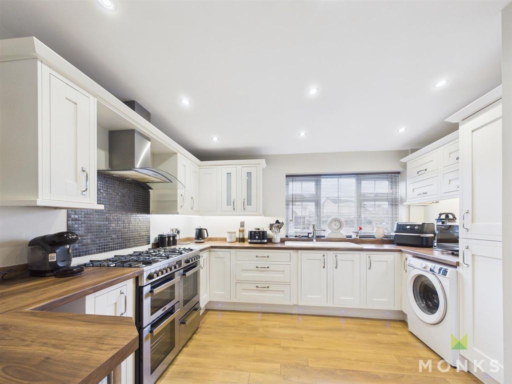 Property photo 2 of 16 Cam01348G0-Pr0787-Still009.Jpg