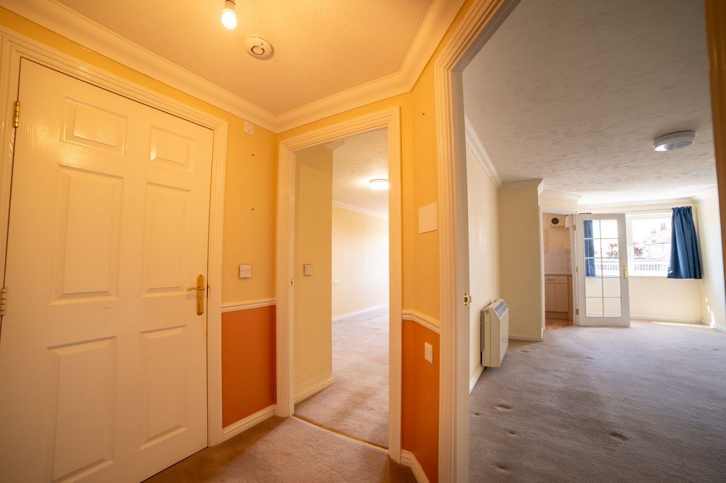 Property photo 2 of 25 Welcoming Hallway