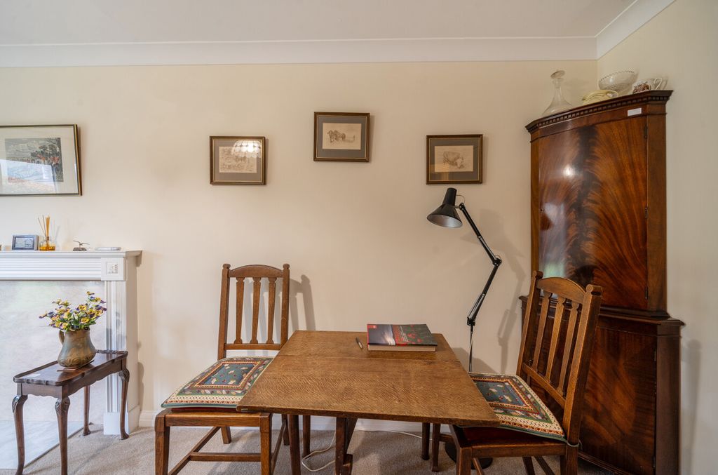 Property photo 3 of 13 1415978-19-698Efa...