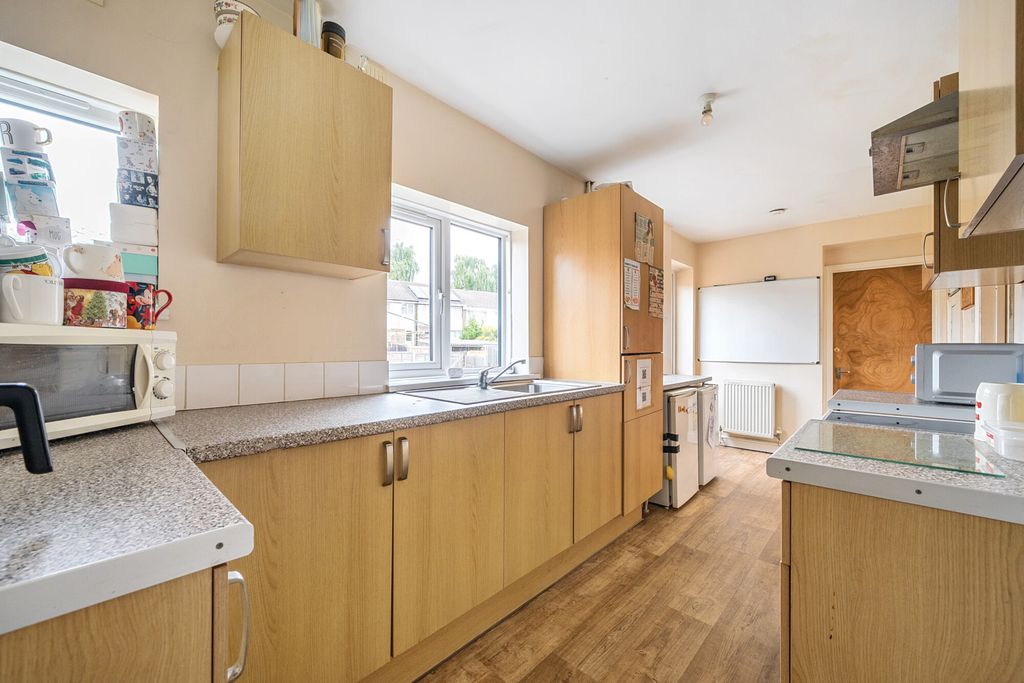 Property photo 3 of 20 Kitchen
