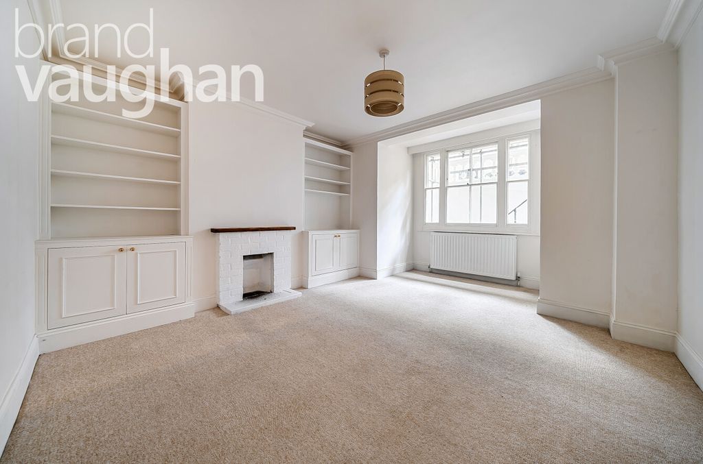 Property photo 3 of 10 Lounge