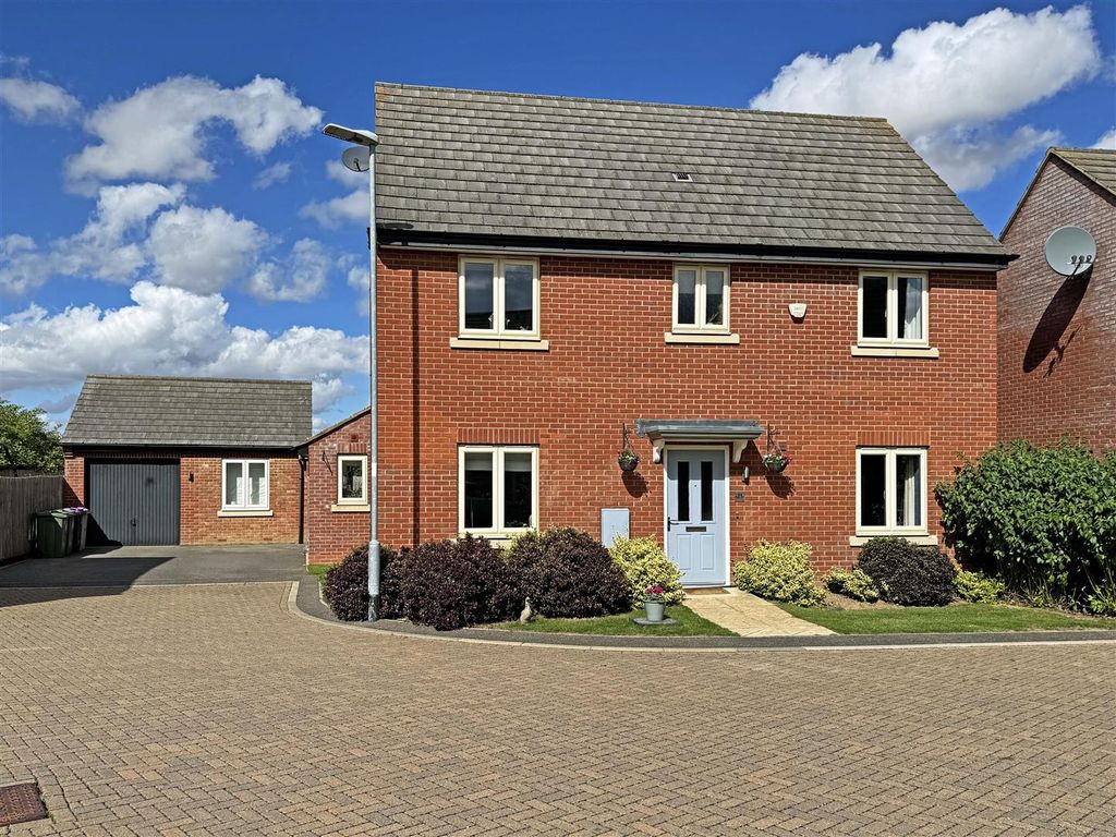 Property photo 1 of 22 Clapton Close, Stamford