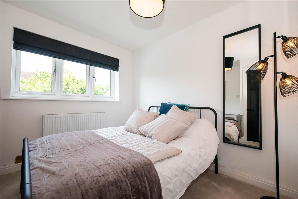 Additional image 10 of 6 bed detached house for saleSorrel Drive, Lightwater GU18