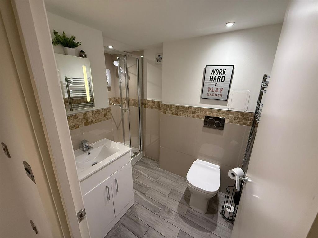 Property photo 3 of 6 Bathroom