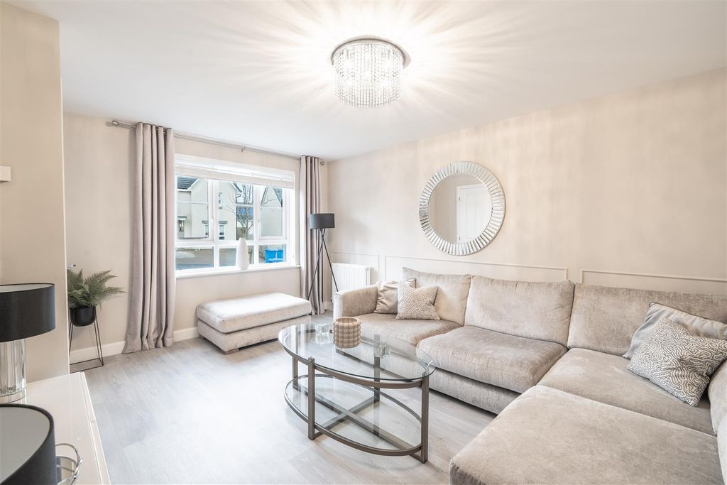 Property photo 3 of 22 Lounge-1.Jpg