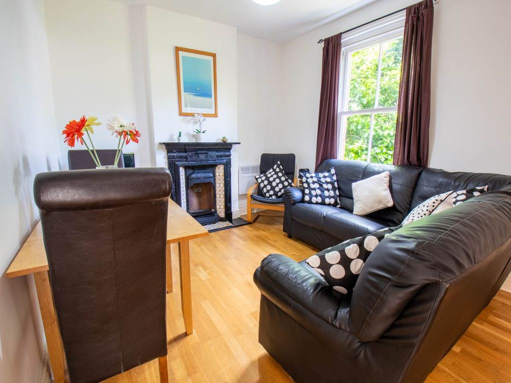 Property photo 2 of 17 Living Room