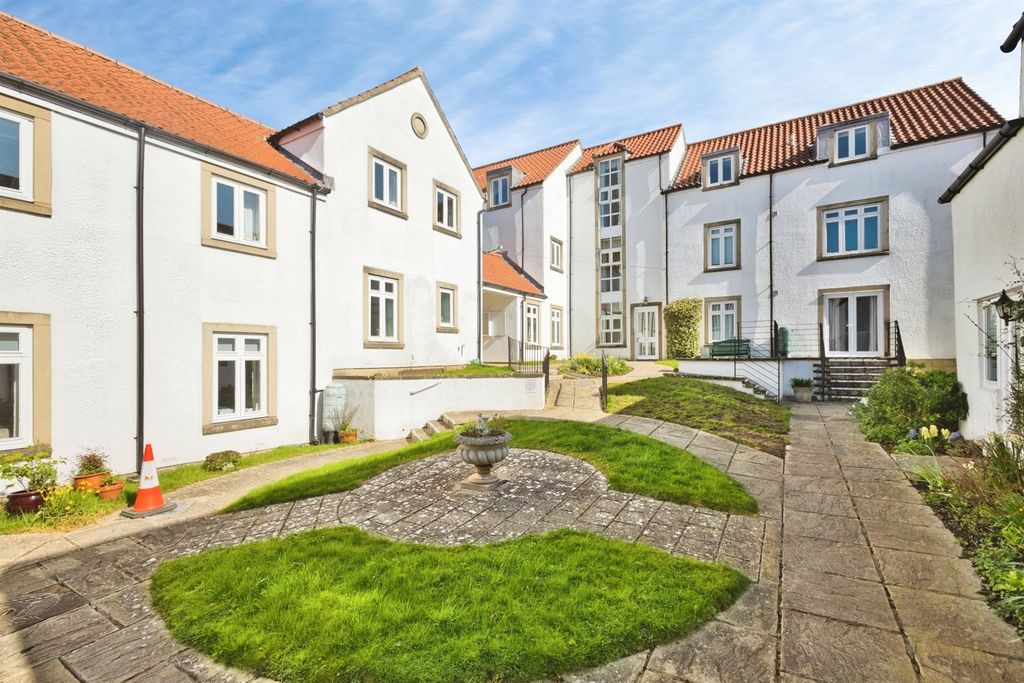 Property photo 1 of 17 Communal Gardens