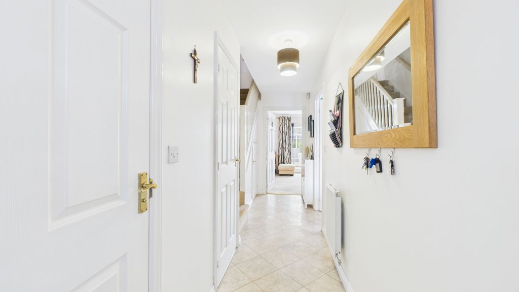 Property photo 2 of 11 Ewemove-Thomasroad-Entrance
