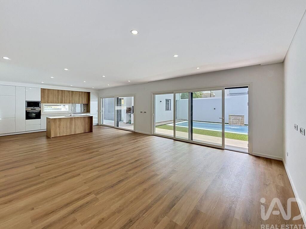 Property photo 3 of 27