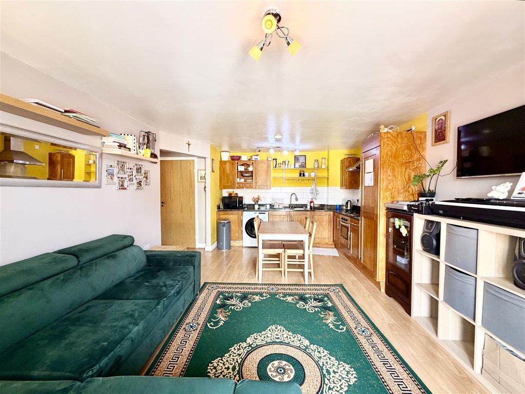 Property photo 3 of 18 3