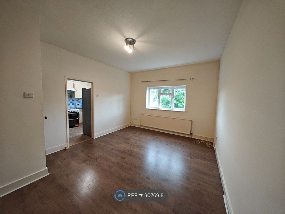 Property photo 1 of 8 Living Room