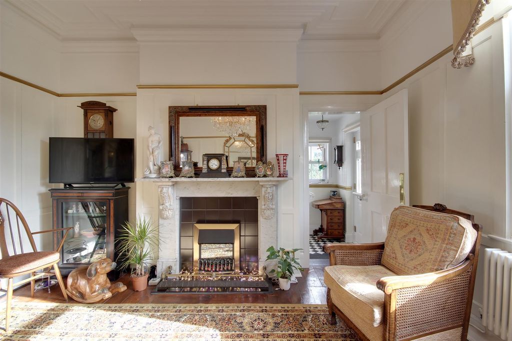 Property photo 2 of 19 Sitting Room