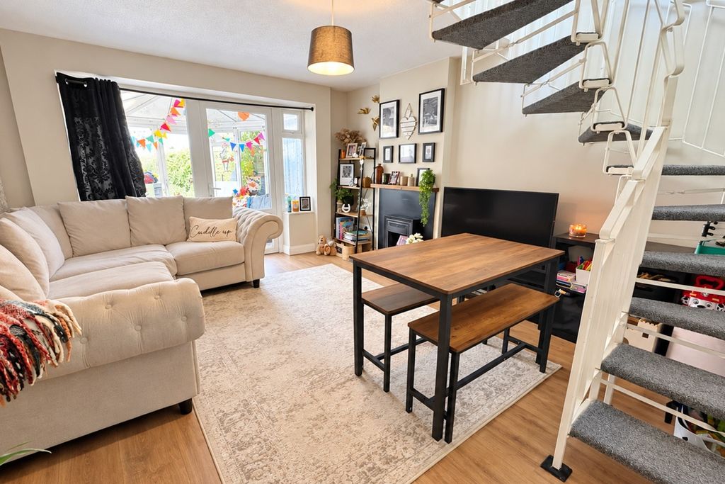 Property photo 3 of 11 5559516