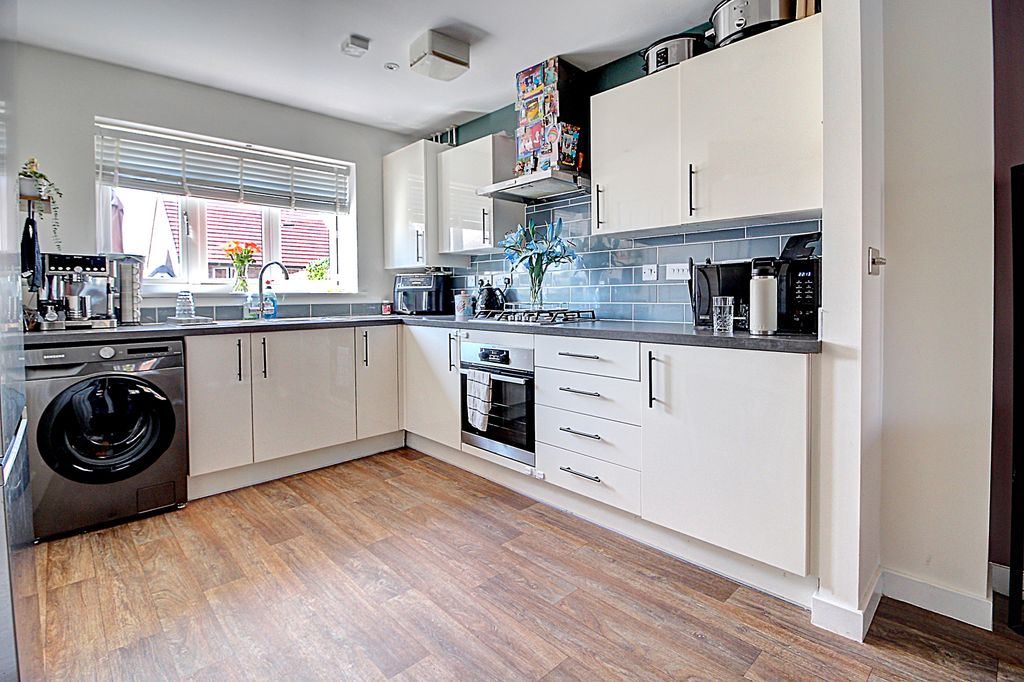 Property photo 3 of 15 Kitchen