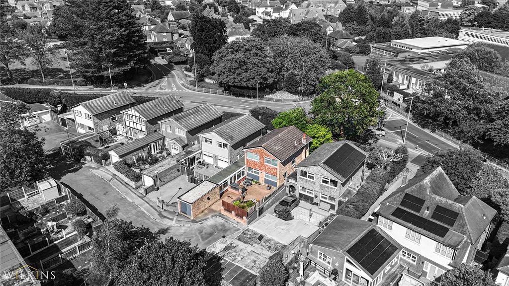 Property photo 1 of 38 Picture No. 04