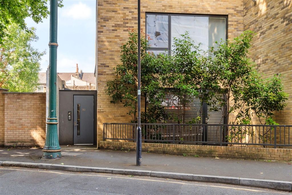 Property photo 2 of 17 Front (Exterior)