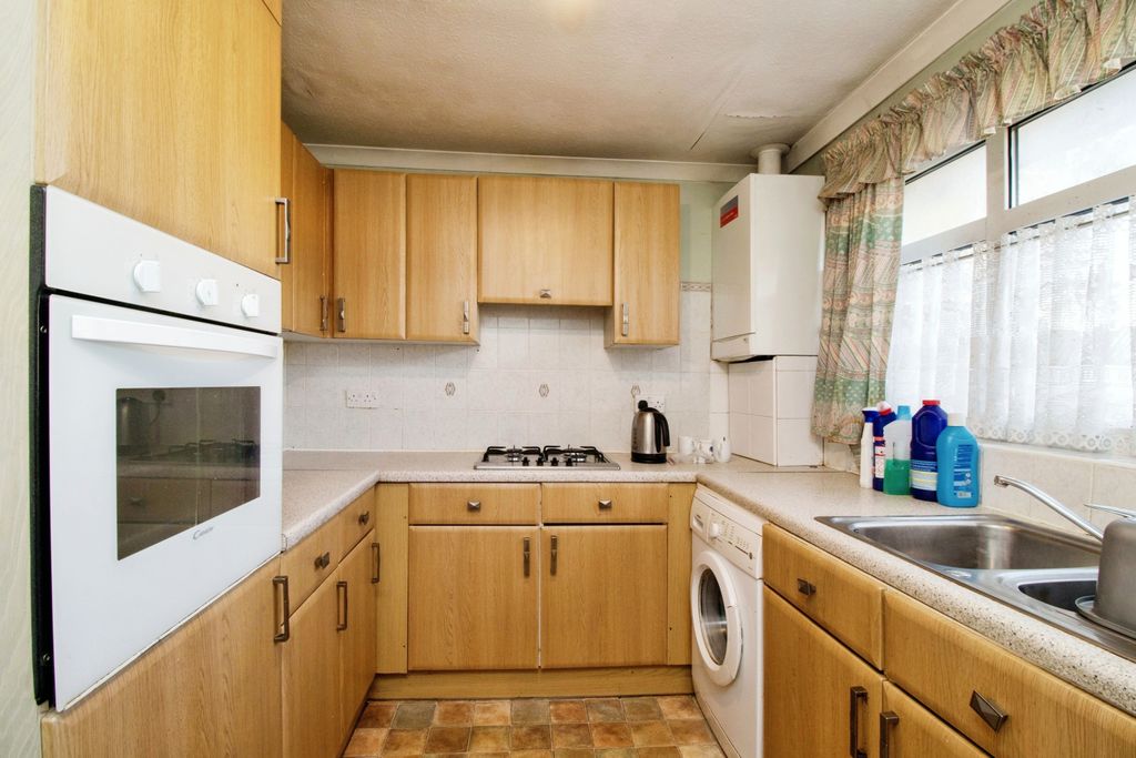 Property photo 2 of 14 Kitchen