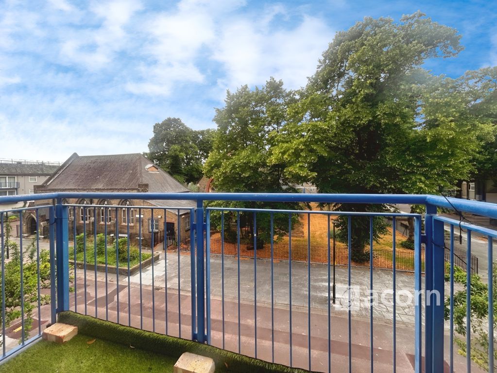 Property photo 3 of 15 Balcony (3)