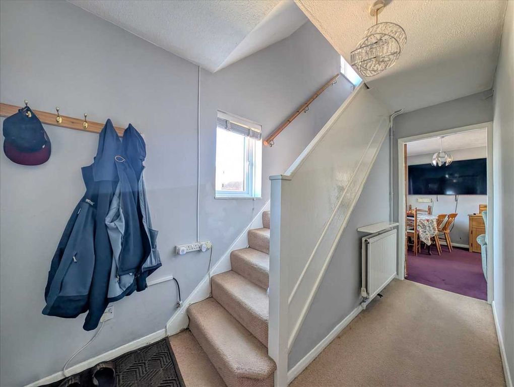 Property photo 3 of 18 Entrance Hall