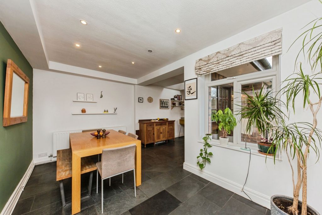 Property photo 3 of 20 Pbox-Img.Jpg