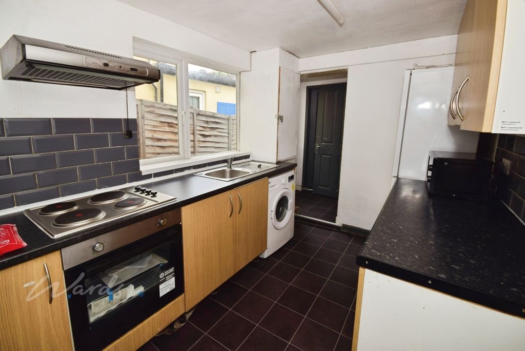 Property photo 2 of 9 Charter Kitchen