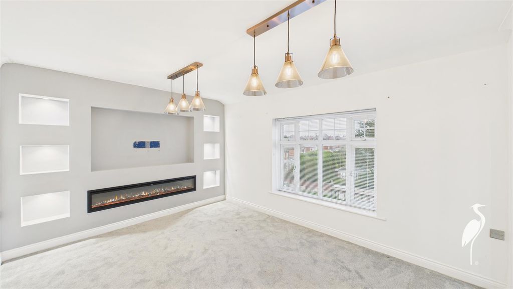 Property photo 2 of 14 Lounge