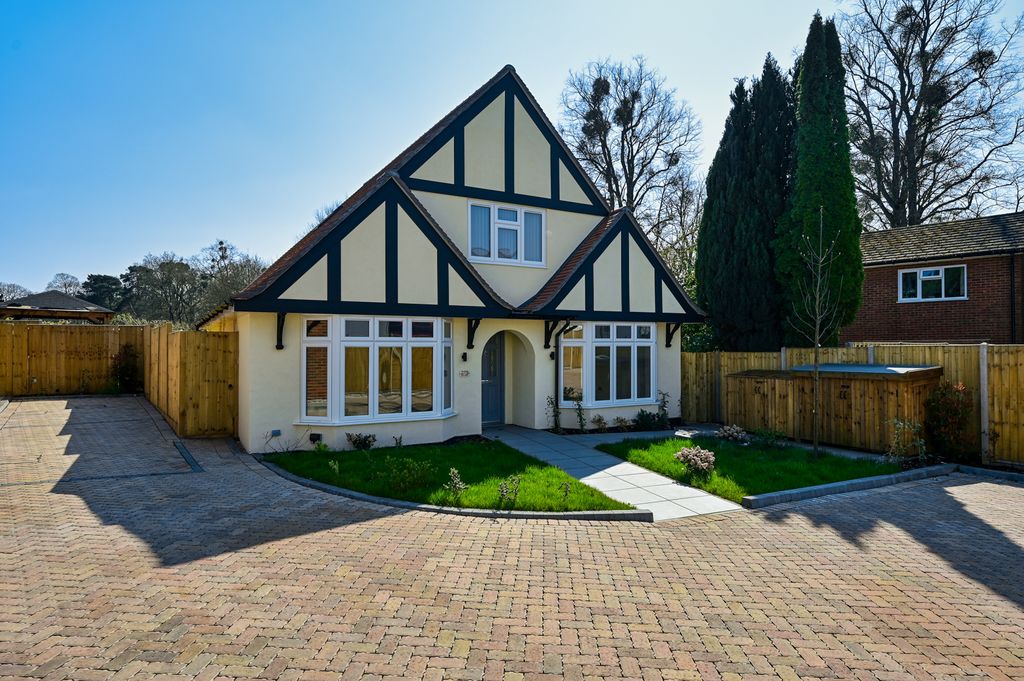 Property photo 1 of 12 High-Street (12)