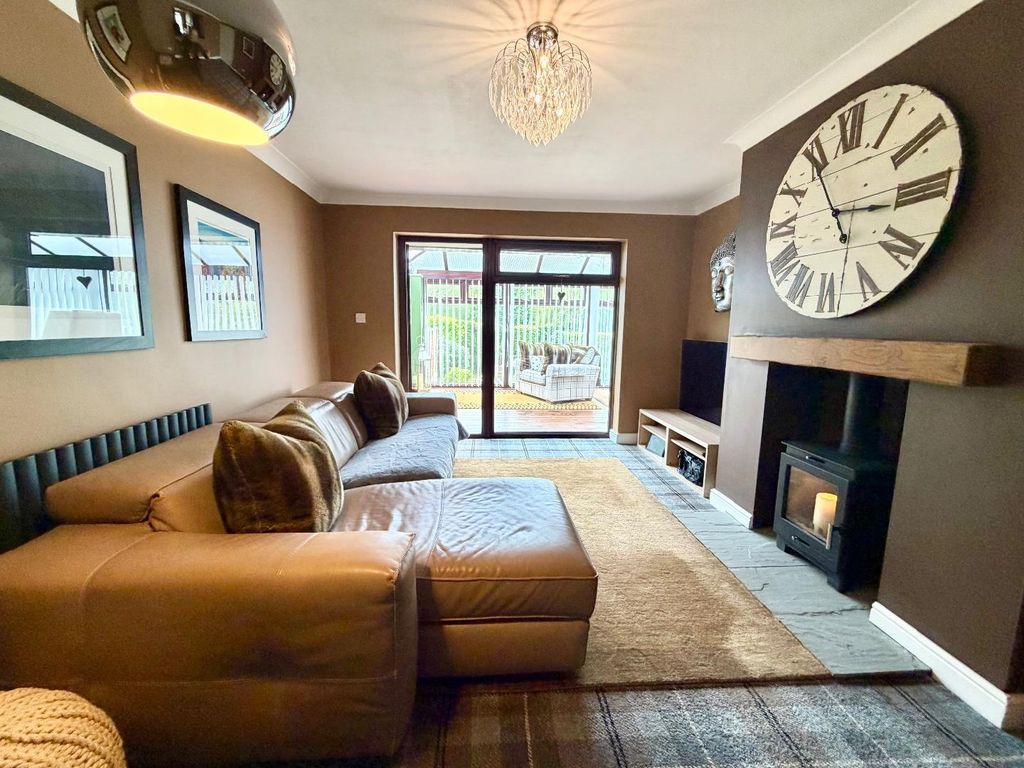 Property photo 2 of 15 Lounge