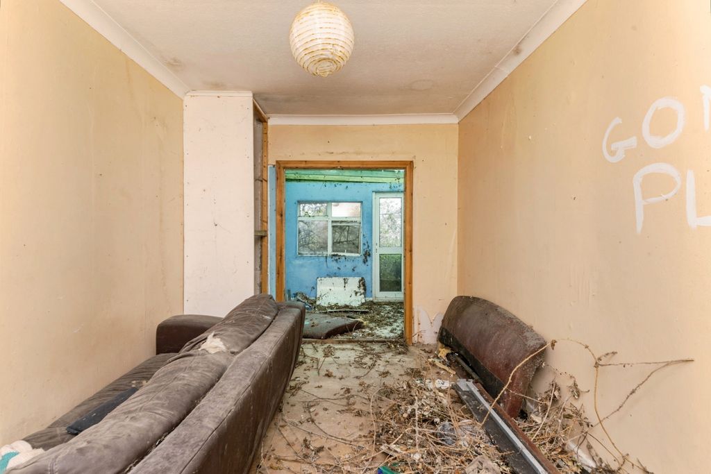 Property photo 2 of 11 Living Room