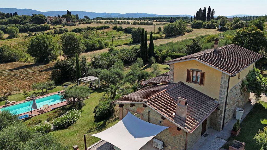 Property photo 1 of 30 Refined 3 Bdr Tuscan Country House, Garden, Veranda & Pool, Cortona, Arezzo, Tuscany