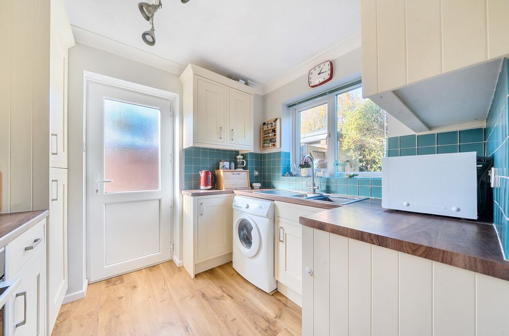 Property photo 3 of 11 1380168-7-690F4B9...