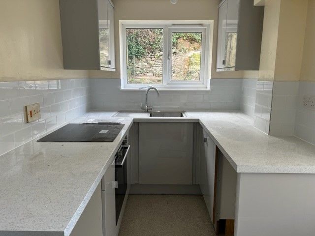 Property photo 2 of 7 Kitchen