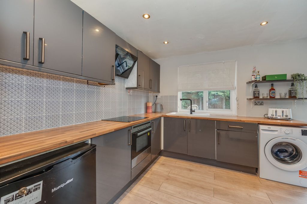 Property photo 2 of 23