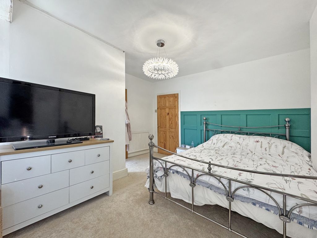 Property photo 3 of 31