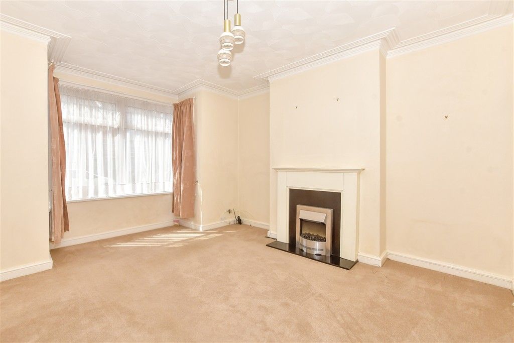 Property photo 1 of 12 Lounge