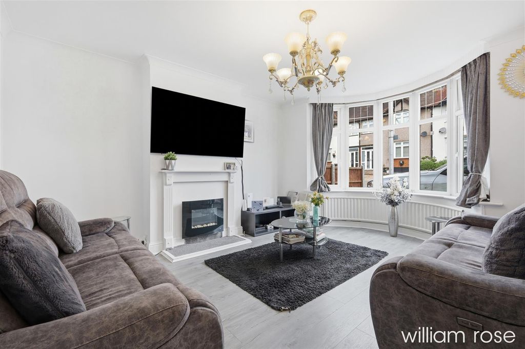 Property photo 3 of 19 8_6F807B5c-1c68-4d45-Badc-B009F59c63B4_Autoremove_